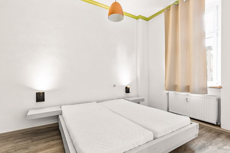 Schlafzimmer 1