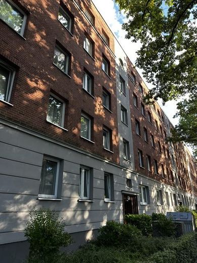 Appartement mansardé d’une pièce en situation centrale à vendre par un particulier – Photo 2