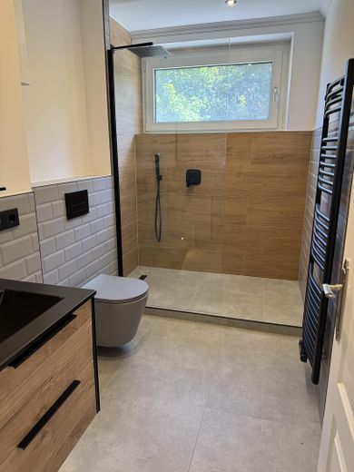 Primera ocupación tras una reforma integral – moderno piso de 3 habitaciones con balcón en Marienwerder Wald! – Bad 1