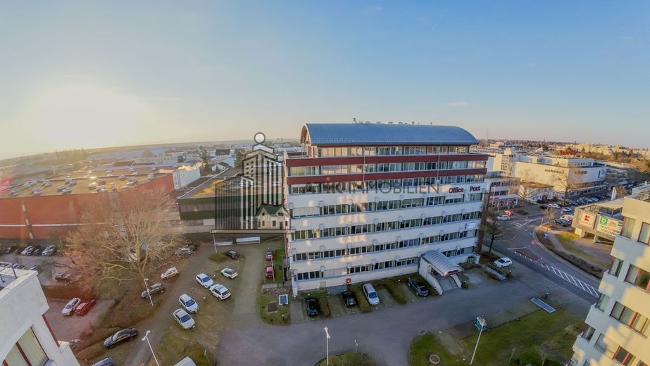 ATIK: Penthouse mit Dachterrasse in zentraler Lage mit exzellenter Verkehrsanbindung- provisionsfrei – Drohnenaufnahme