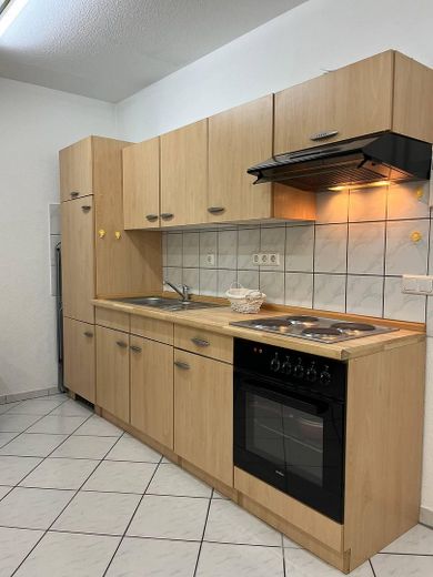 Modern Apartment mit Küche und Möbel in beste Lage – Küche
