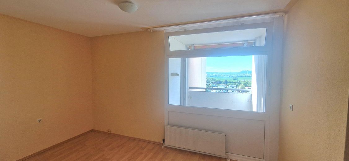 Bezugsfreie 4-Zi.-Wohnung inkl. TG-Stellplatz & Traumaussicht! – Büro/Kinder-/Gästezimmer