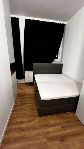 Schlafzimmer mit Doppelbett