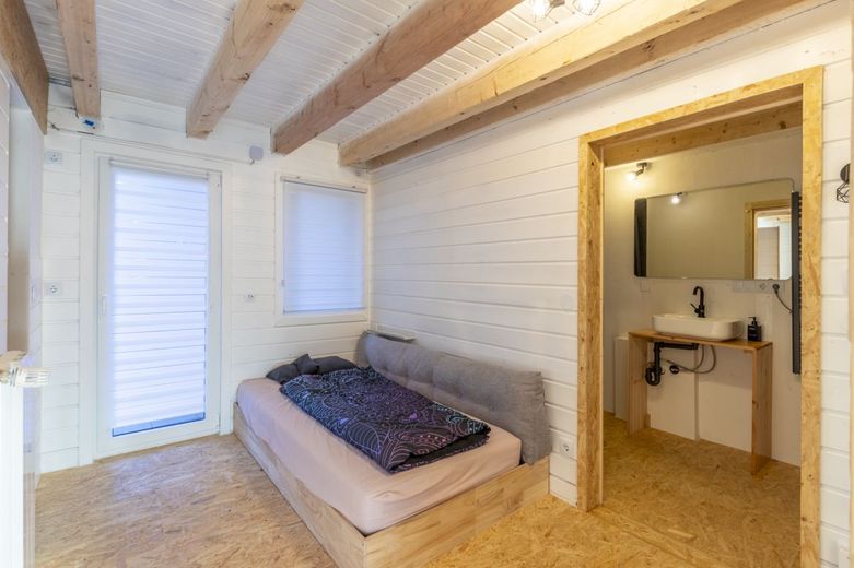 Über 8 % Rendite: Boardinghouse-Ensemble: 3 Gebäude &amp; Garten – Gebäude 3 | Einliegerwohnung_Schlafzimmer