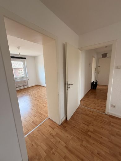 City, gut geschnittene schöne 3-Zimmer Wohnung an der Lorettostraße/Ecke Bilker Allee – Wohnzimmer Diele Bild 1