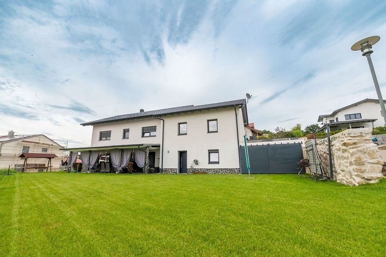 Exklusives Einfamilienhaus – WiesenfeldenAhornstrasse-1