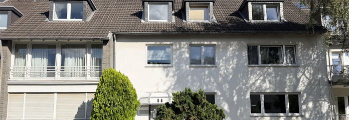 Stilvoll modernisierte Dachgeschosswohnung - Ausbauoption zur Maisonette mit Dachterrasse – Außenansicht