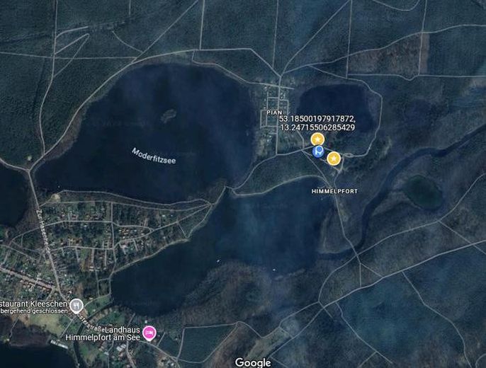 Ruhig, sicher und abseits von einer Stadt: Holzhaus Luxuslage im Wald eingebettet zwischen 3 Seen – Lage