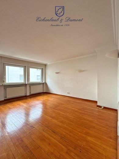 Großzügiges Haus, 410m² Gesamtfläche in ruhiger Seitenstraße von Saarbrücken-West – Wohnzimmer OG