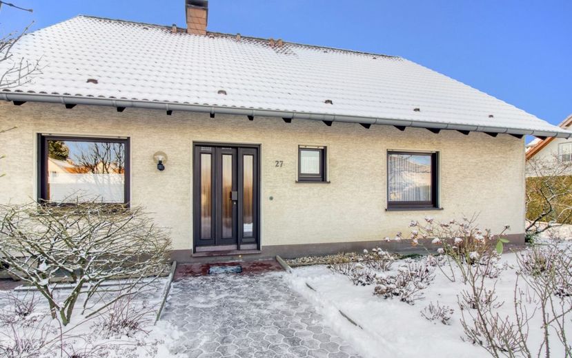 Freistehendes Einfamilienhaus mit Einliegerwohnung: Bietet Raum für vielfältige Lebenskonzepte – Außenaufnahme