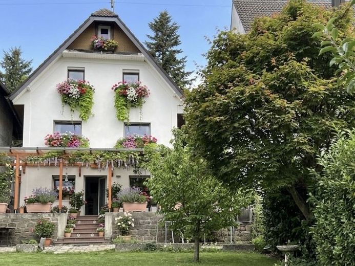Spaziosa casa per due generazioni con grande giardino idilliaco e fabbricato agricolo ampliabile – Foto 1