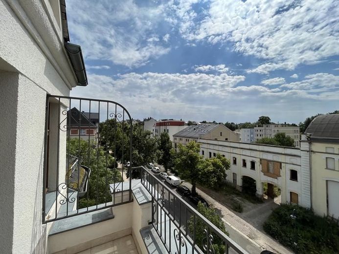 Helle und vermietete Maisonette DG 2-Zi. mit Balkon, Aufzug, Laminat, Wanne und Dusche in Bestlage * – Ausblick vom Balkon