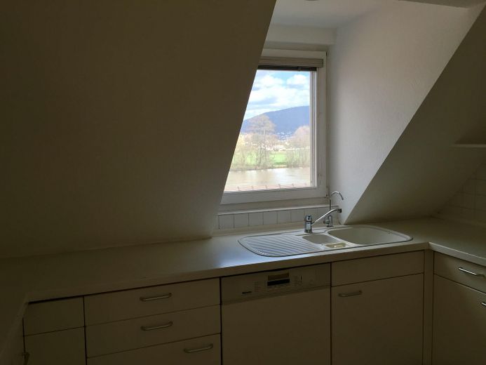 Altstadt-Stadthaus mit Mainblick, Dachterrasse, Mieteinnahmen & Ausbaupotenzial – provisionsfrei – Küche - Wohnung 2.OG