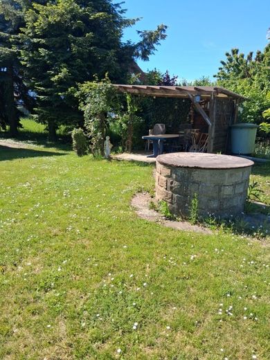Einfamilienhaus in ruhiger Wohnlage ca.115m2 in MD-Rothensee mit
großen Grundstück zu verkaufen. – Grundstück Ansicht Brunnen