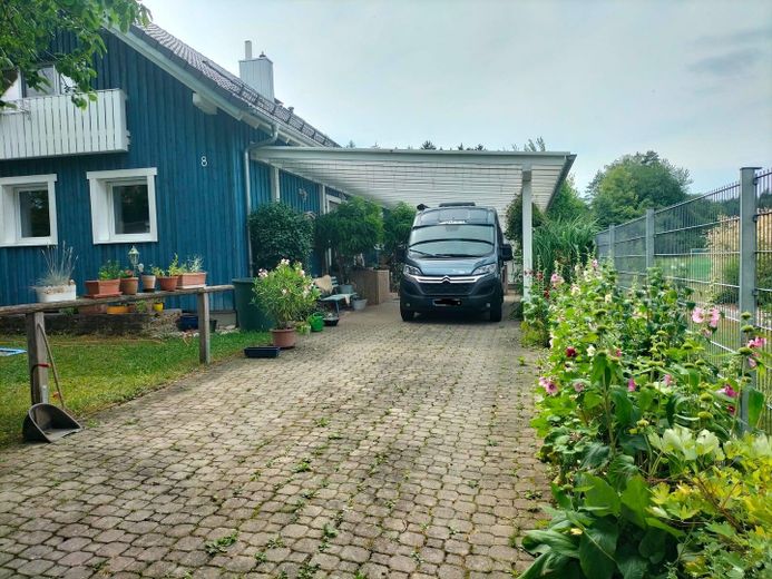 Carport beim Hauseingang