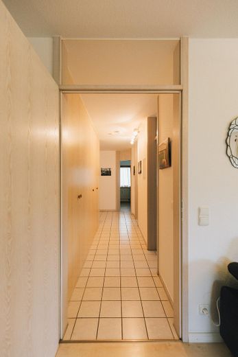 Steuerlich attraktive Kapitalanlage in Stammheim-Süd mit zuverlässigem Mieter (provisionsfrei) – Flur