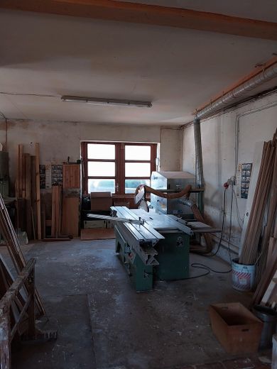 Casa unifamiliare con officina – spazio per vivere e creare – Werkstatt
