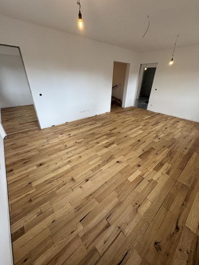 Mahlsdorf’ta 2026’da yeni inşaat | 3 odalı daire | 73 m2 | Akıllı Ev | Fotovoltaik ve ısı pompası | Yüksek giriş katı – Wohnzimmer