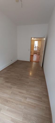 Zimmer 1 Blick zur Küche/Bad