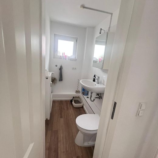 Edificio residencial y comercial en una ubicación céntrica de Lohmar – Gäste-WC im OG