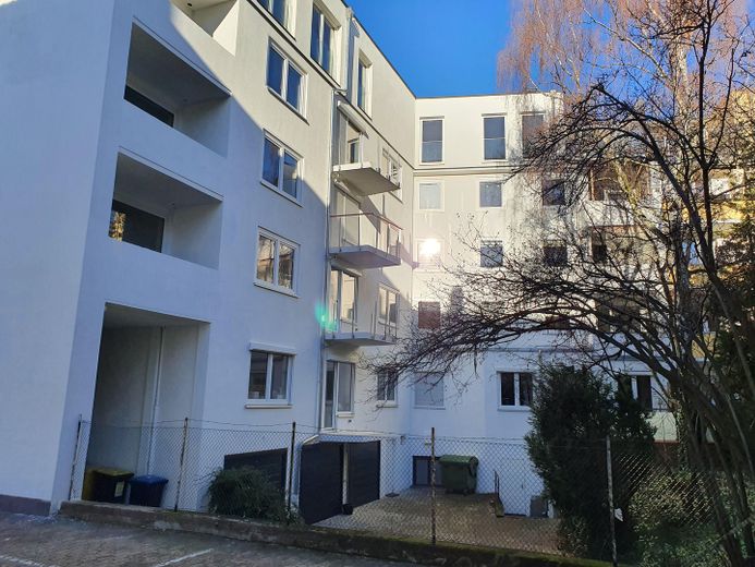 2-Zimmer/EBK/Bad/Balkon/Keller (fast) Erstbezug nach hochwertiger Sanierung direkt vom Eigentümer – Hofansicht