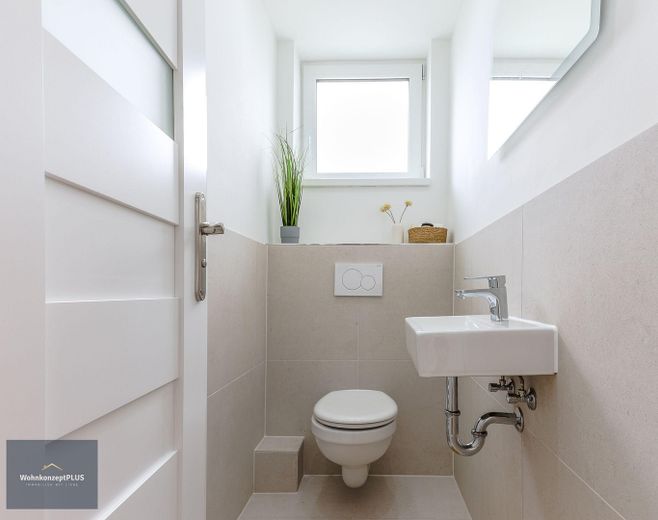 Provisionsfrei: Komplett modernisiertes Reihenmittelhaus mit Wärmepumpe – Gäste WC