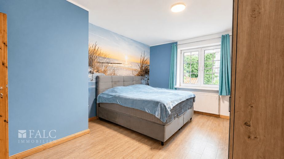 ***Ihr neues Zuhause: Gepflegte Doppelhaushälfte mit viel Platz und idyllischem Garten*** – Schlafzimmer OG