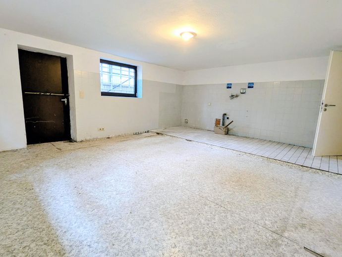 Bungalow adatto alle famiglie, vicino al centro e ben collegato – Außenkellertür