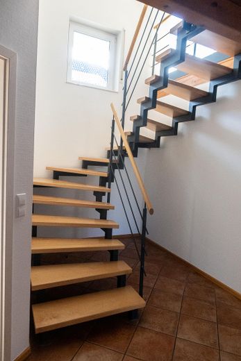 Charmantes Einfamilienhaus mit besonderem Wohnambiente – Treppenaufgang