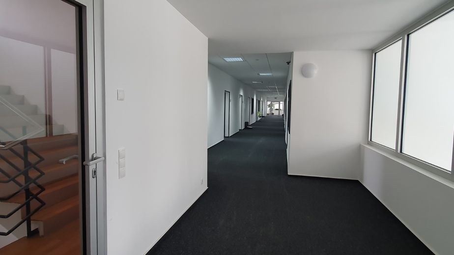 Top Büroflächen mit vielen Möglichkeiten, EUR 15,- bis 17,- pro qm warm – Flur 1OG