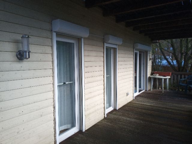 EG Whg. 1: Holzbalkon SW-Seite