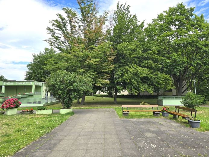Hochheim Skyline:
3-Zimmer; 96 m²; überdachte Terrasse; toller Fernblick; seniorengeeignet! – ...für die Bewohner