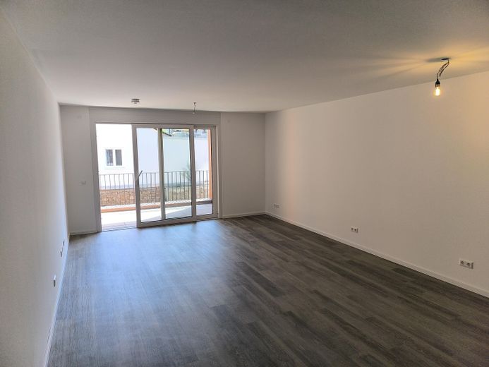 Seniorengerechte 3 Zimmer Wohnung im Herzen von Endingen zum Erstbezug! – Wohn / Essbereich