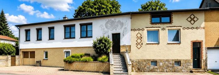 ***Vielseitiges Wohn- und Geschäftshaus mit großzügigen Flächen und traumhaftem Garten***