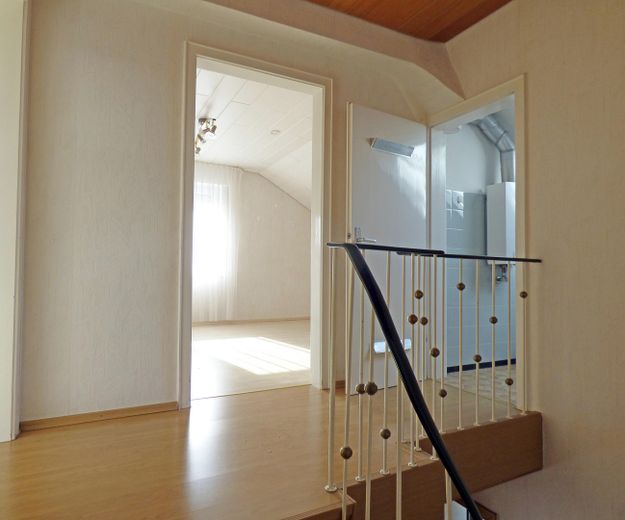 Doppelhaushälfte in stadtnaher Panoramalage von Schwäbisch Gmünd – Treppenhaus OG