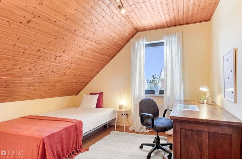 Freistehendes Einfamilienhaus mit Einliegerwohnung: Bietet Raum für vielfältige Lebenskonzepte – Kinderzimmer