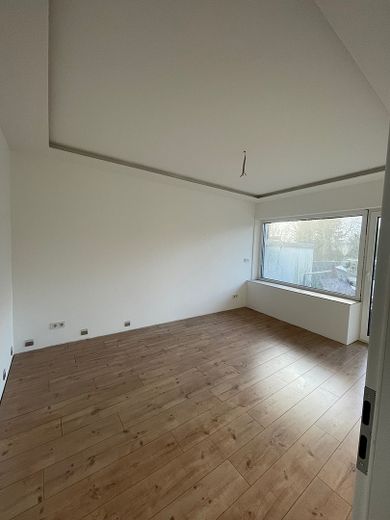 Atractiva casa adosada de esquina, clase energética A, vivienda multigeneracional con gran jardín y 2 garajes – Foto 15