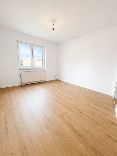 Helle 2-Zimmer-Wohnung in Bremerhaven-Mitte zu vermieten – Wohnzimmer