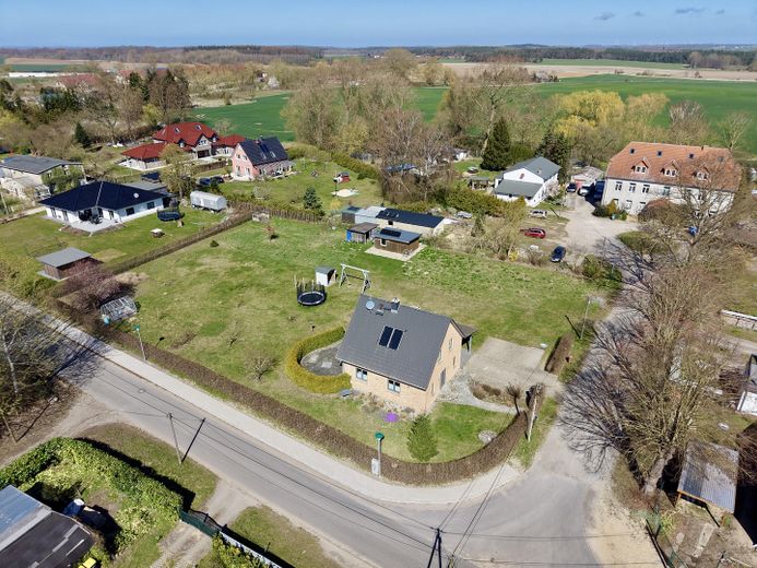 Hochwertiges Einfamilienhaus in ruhiger Lage - Glasfaser und Bahn inklusive - provisionsfrei – Luftbild