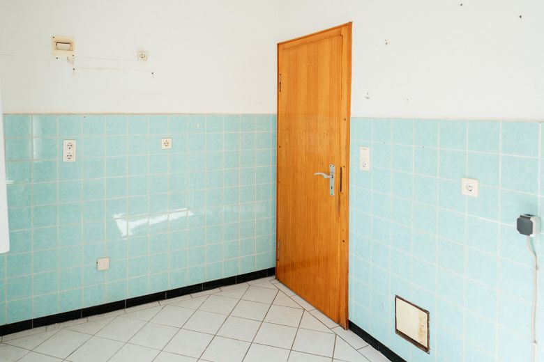 Provisionsfrei ins Familienglück: Traumhaftes Generationenhaus im Grünen mit viel Platz! – Küche Erdgeschoss