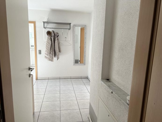 Spacious Modern Semi-Detached House with Potential – EG Diele