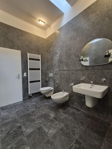 Mehrfamilienhaus, Dreifamilienhaus mit Loft Charakter u. Dachterrasse in Krefeld – Badezimmer Wohnung 1