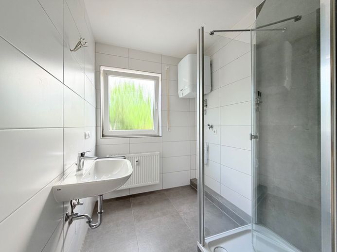 Renovierte EG 4-Zimmer WHG mit Balkon, Einbauküche und Garage – Badezimmer