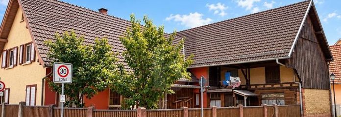 VIVIENDA, TRABAJO Y ACTIVIDAD COMERCIAL EN EL CENTRO DEL PUEBLO