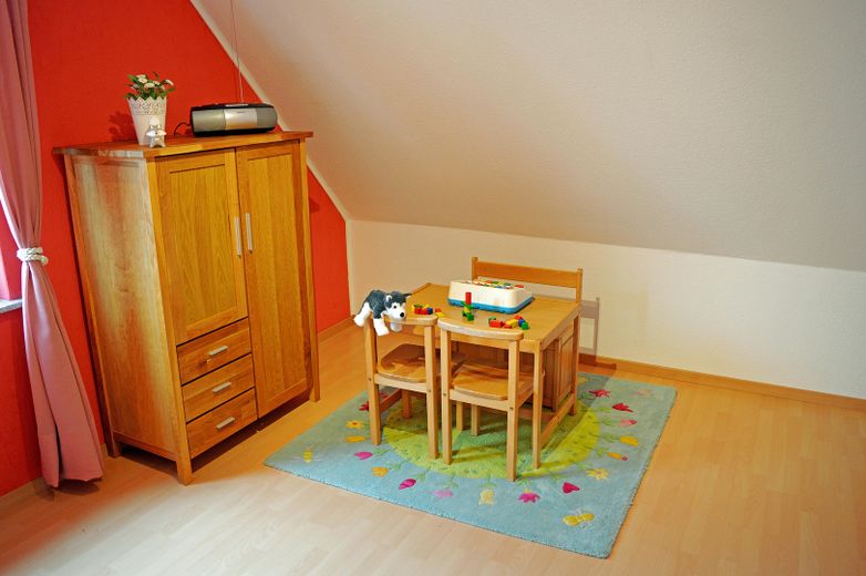 TOP-Altersvorsorge: 4-Sterne-Ferienhaus in ruhiger Lage nur 200m zum Plauer See – Kinder-Spielecke mit Spielzeug