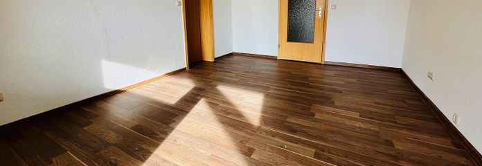 बालकनी वाली उजली 4-कमरों की Wohnung, अभी-अभी नवीनीकृत – हरियाली से भरे प्रीßनित्स में रमणीय आवास!