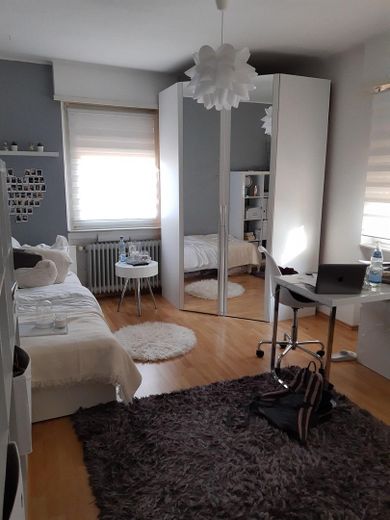 Vivienda familiar en ZW, disponible para alquilar a partir de noviembre/diciembre – Zimmer hinten rechts