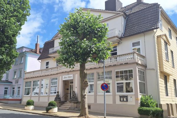Villa urbaine spacieuse près du parc thermal – Habiter et travailler avec un espace exceptionnellement généreux