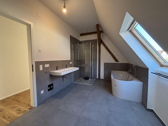 Vida única: loft con balcón soleado y jardín privado – Bad