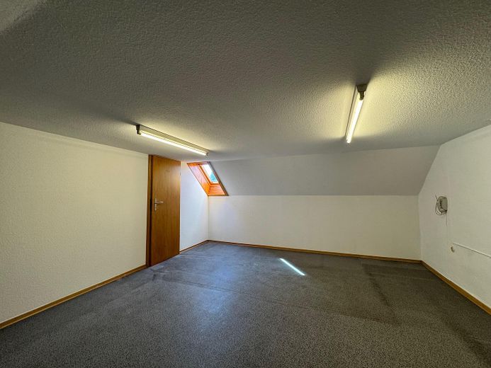 Schöne DHH in Schmachtendorf - Erstbezug nach Sanierung - Garten + Garage + Stellplatz – Dachboden